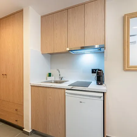 Duka - Near Port, Beaches Apartman *