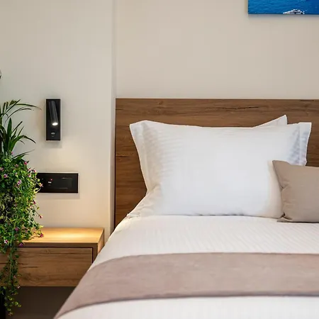 Duka - Near Port, Beaches Apartman *
