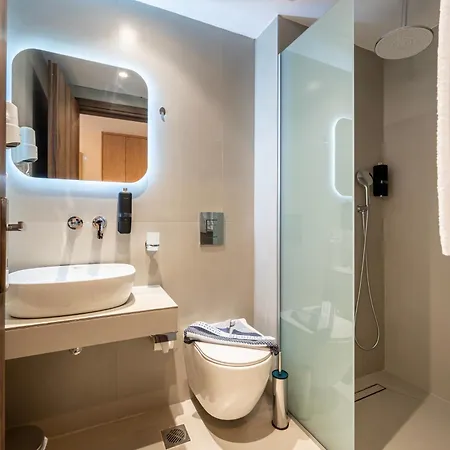 Duka - Near Port, Beaches Apartman *