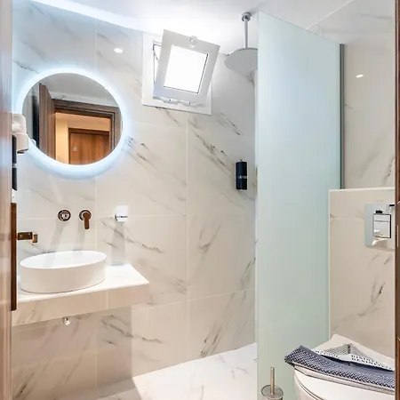 Duka - Near Port, Beaches Apartman
