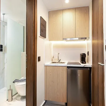Duka - Near Port, Beaches Apartman *