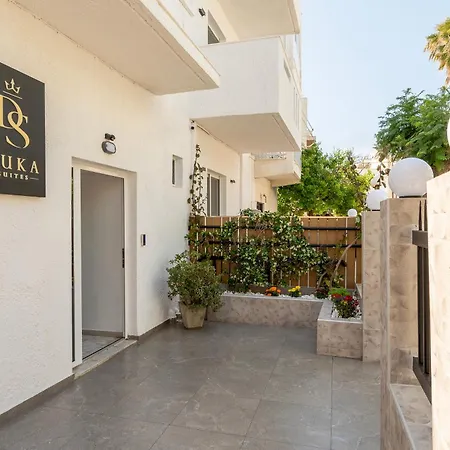 Duka - Near Port, Beaches Apartman *